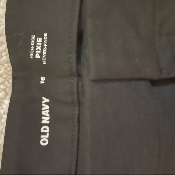 Old Navy High-Rise Pixie Never-Fade Pant - Picture 2 of 3